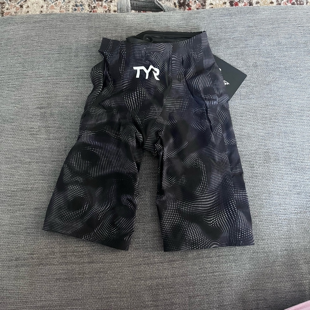 NWT: TYR Men's Avictor 2.0 High Waisted Jammer Swimsuit, titanium